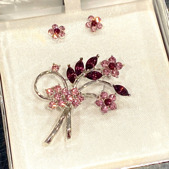 Jewelry - NEW Flower Brooch and Purple Pink Earrings Set